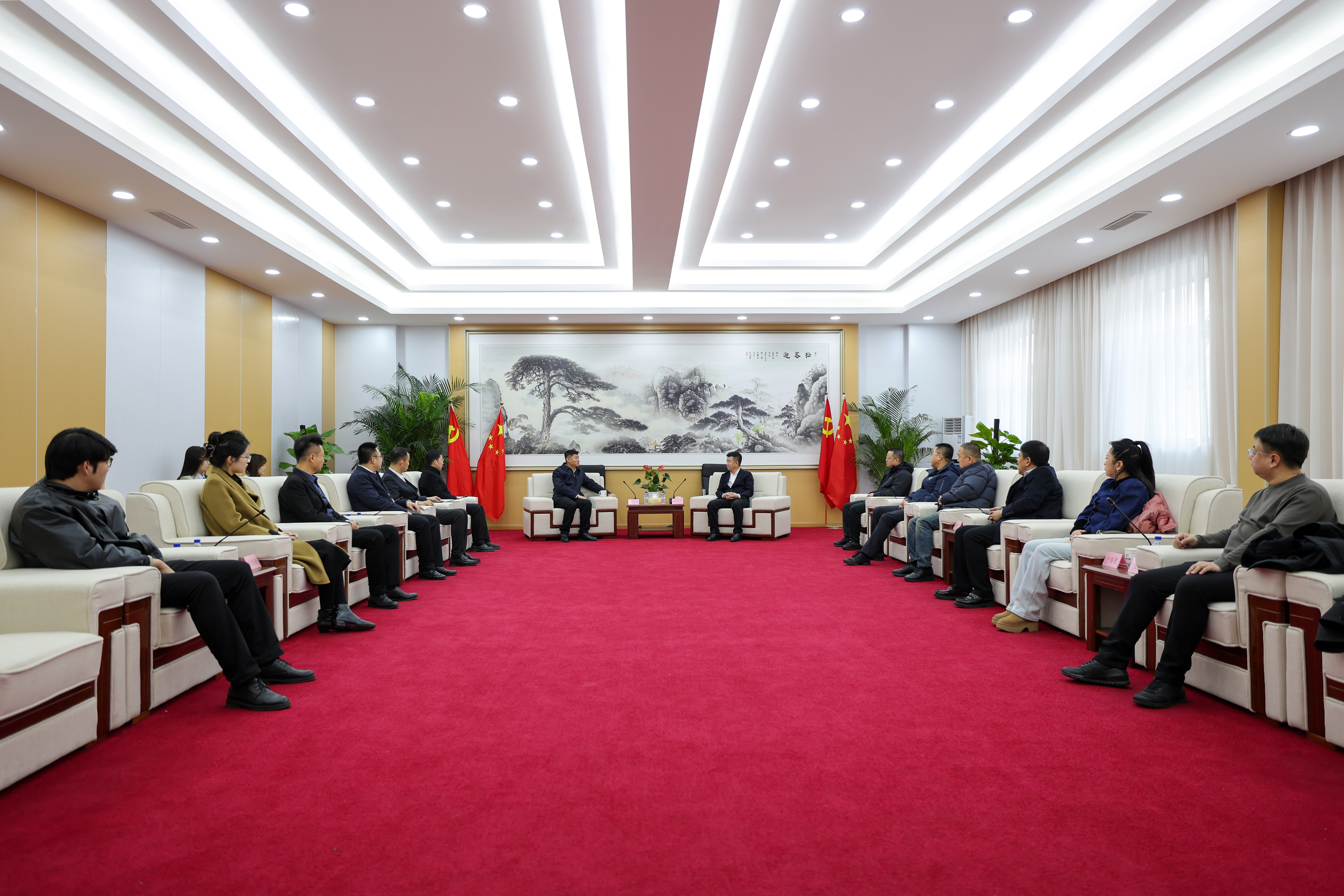 王文亮與湯原縣委書記楊宏志會談，湯原縣縣委常委、常務副縣長孫群，集團總經理蘇德庫參加會談